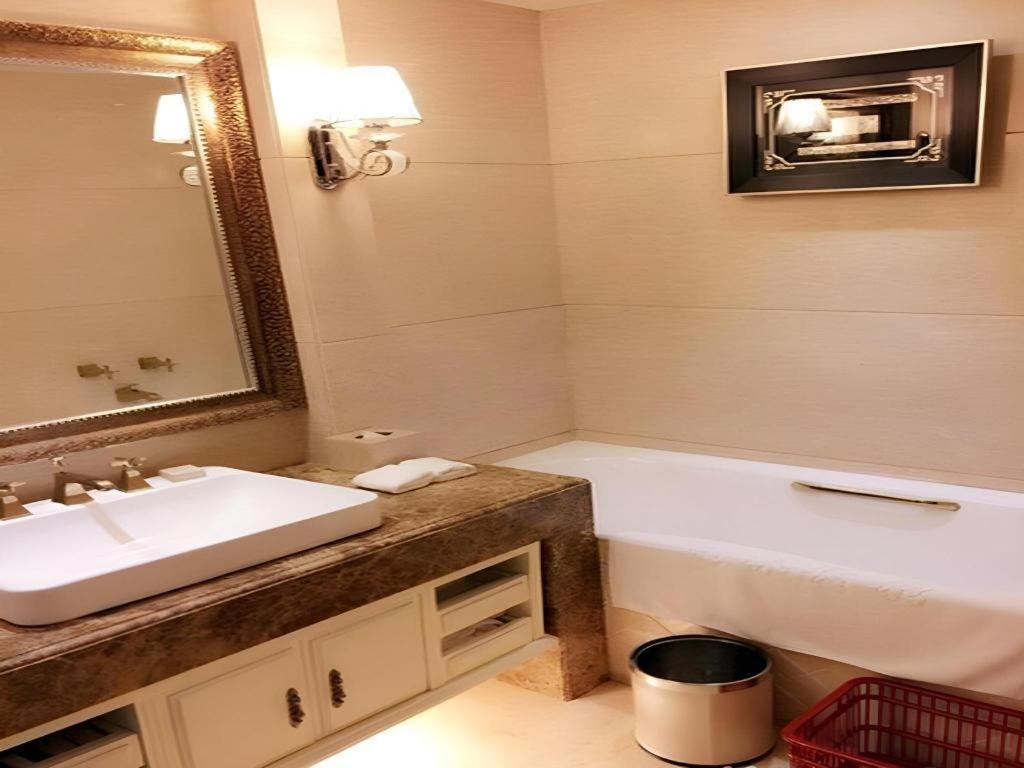 Guilin Bravo Hotel Grand Wing Exterior foto